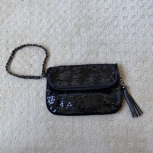 Express black sequenced clutch